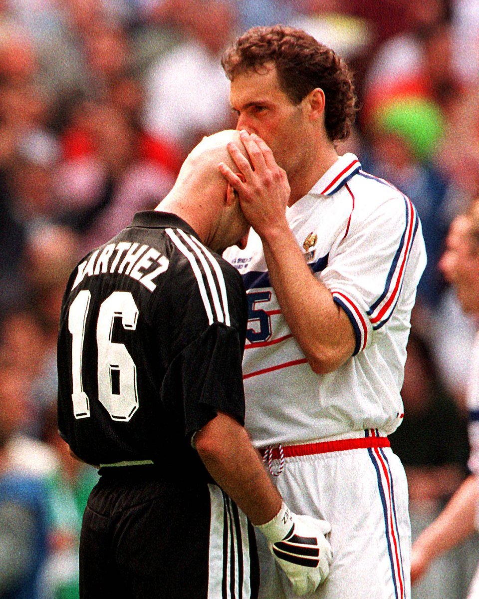 Daily Historical Drip: Smoochin' the bald head for good luck (uniforms are just okay)
Fabien Barthez and Laurent Blanc (France)
1998 FIFA World Cup
